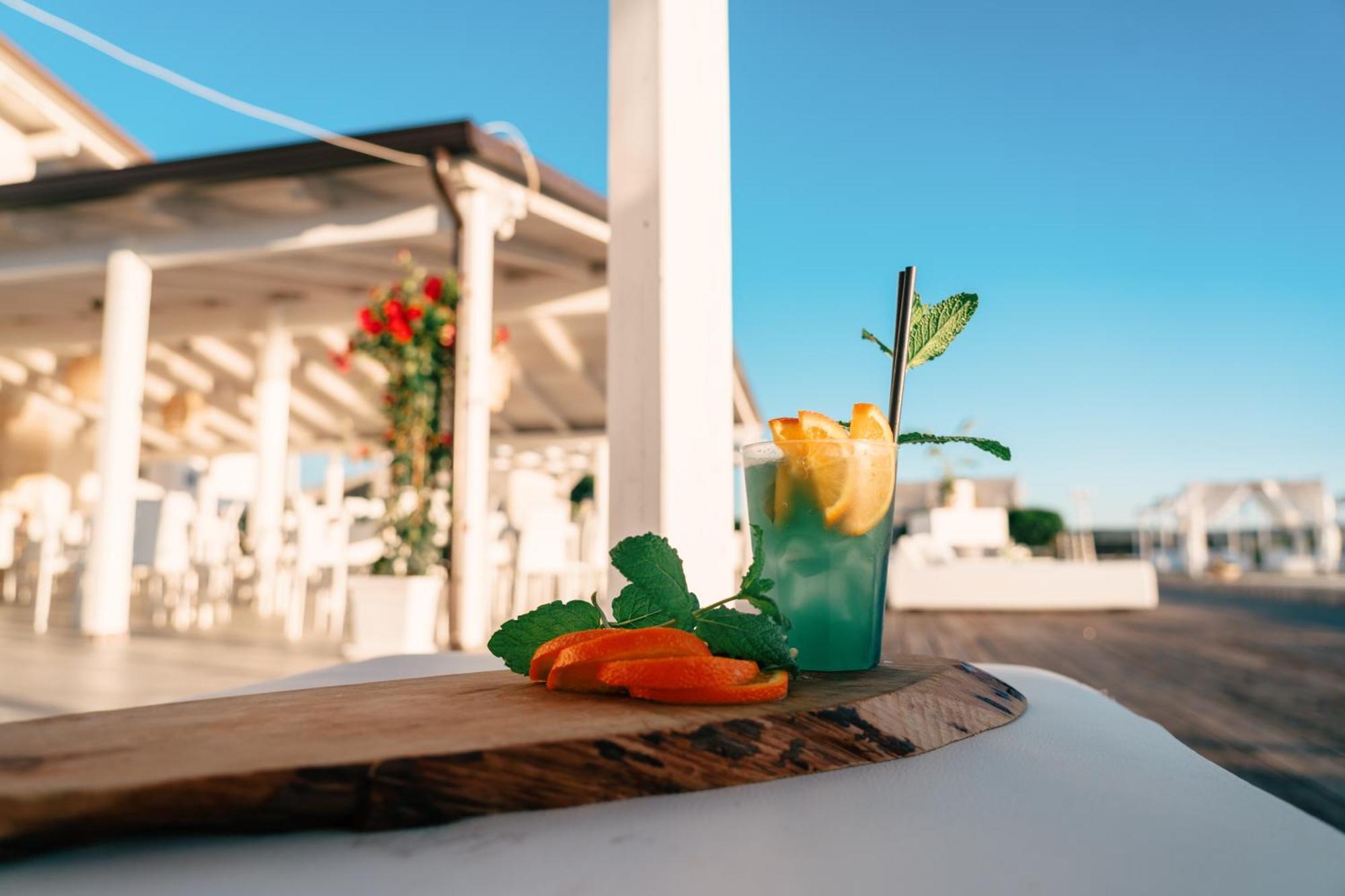 Bed and Breakfast Zyra Garden Club Аккуавіва-делле-Фонті Екстер'єр фото